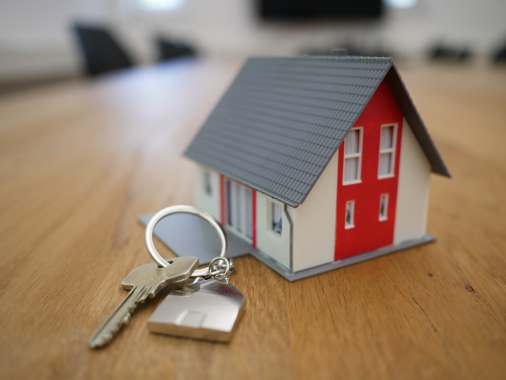 Remise des clés d'un logement — une demande locative qui dépasse l'offre dans les DOM
